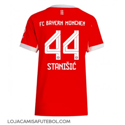 Camisa de Futebol Bayern Munich Josip Stanisic #44 Equipamento Principal Mulheres 2025-26 Manga Curta Camisa de Futebol Bayern Munich Josip Stanisic #44 Equipamento Principal Mulheres 2025-26 Manga Curta